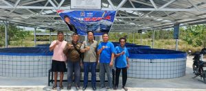 Bambang Purwanto Salurkan Bantuan Bioflok dan Traktor di Kalteng