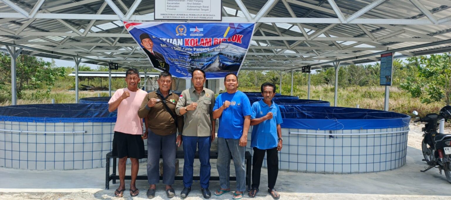 Bambang Purwanto Salurkan Bantuan Bioflok dan Traktor di Kalteng