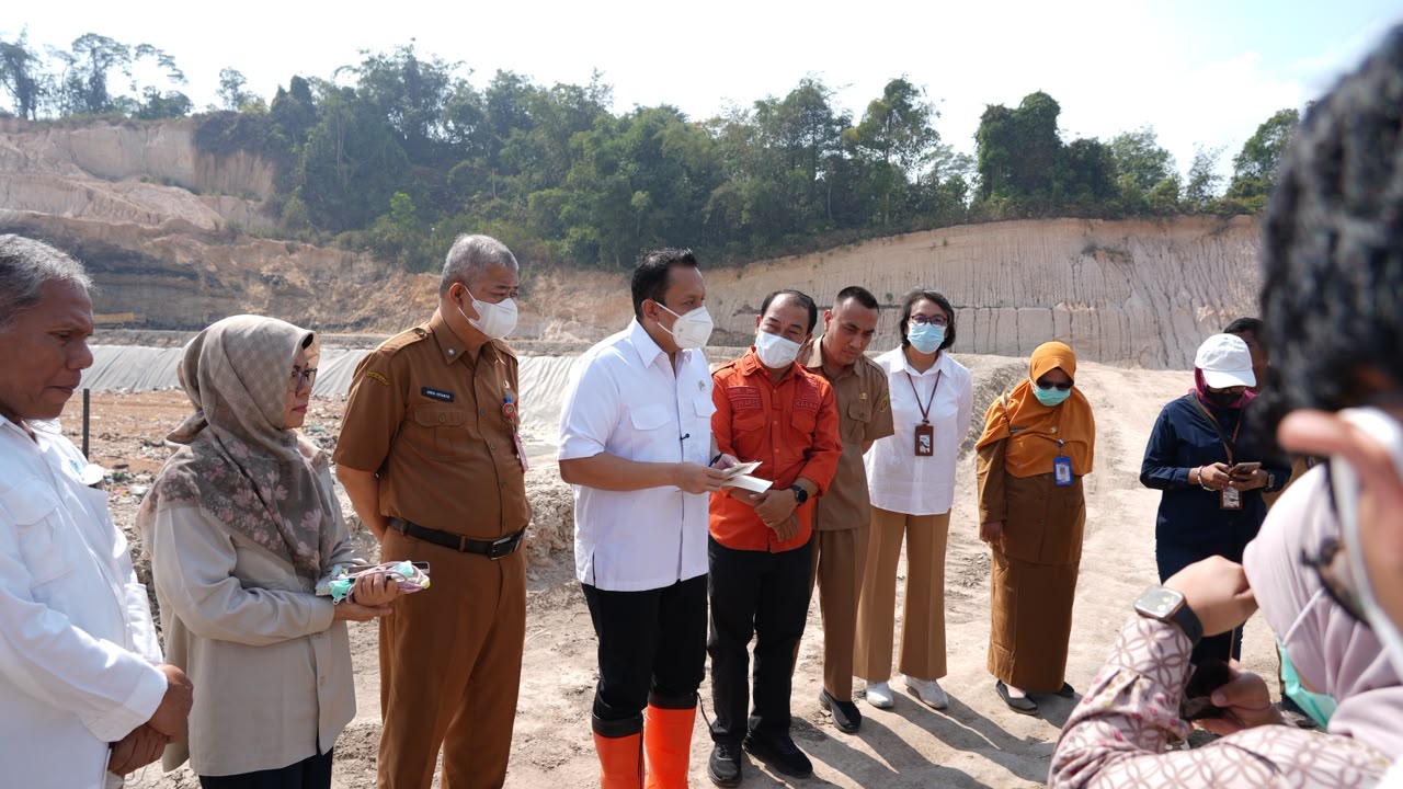 Cegah Kebakaran TPA, Wamen LH Dorong Pembasahan Sampah di Samarinda