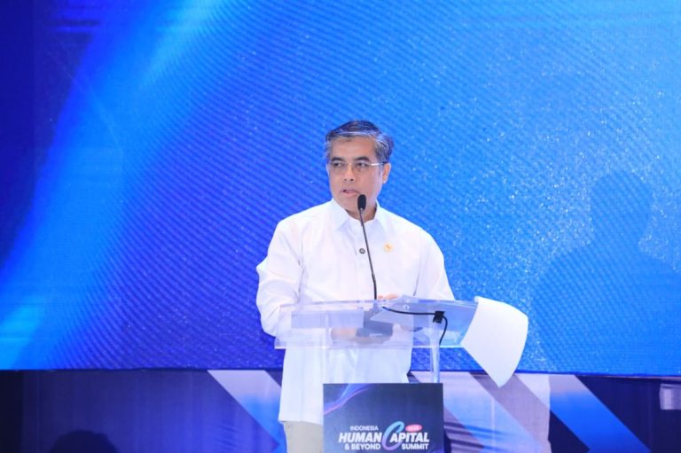Menaker Yassierli Dorong Penerapan AI Berorientasi Pada Manusia