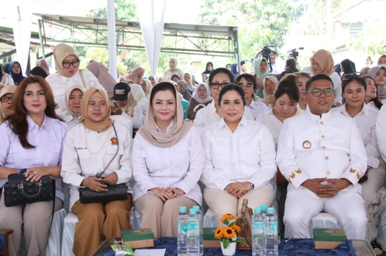 PIRA Gelar Pemeriksaan Mata dan Bagikan Kacamata Gratis